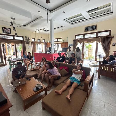 Medewi Secret Surfcamp Hotel Пулукан Екстериор снимка