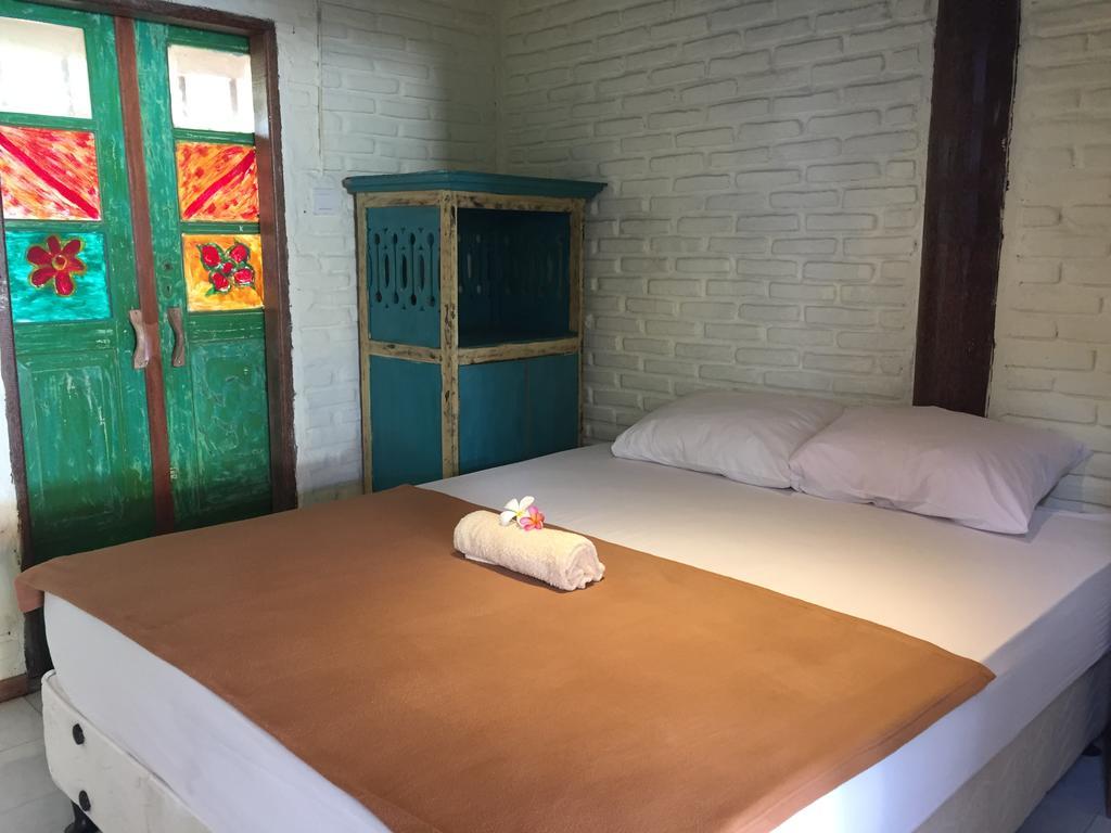 Medewi Secret Surfcamp Hotel Пулукан Екстериор снимка
