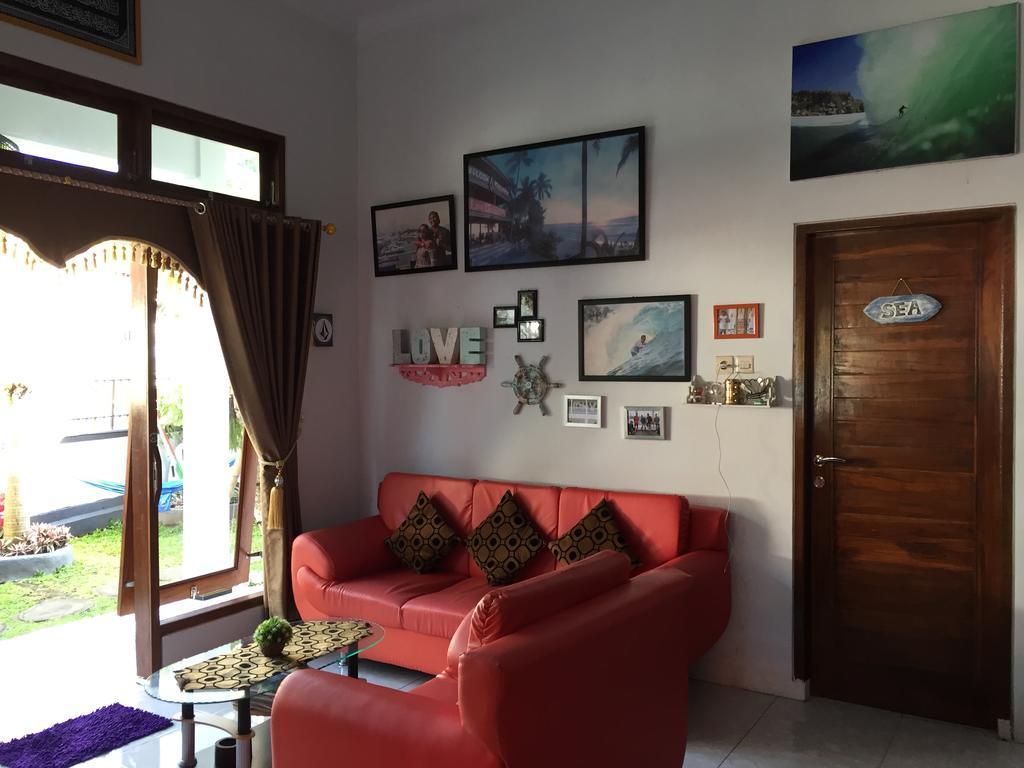 Medewi Secret Surfcamp Hotel Пулукан Екстериор снимка