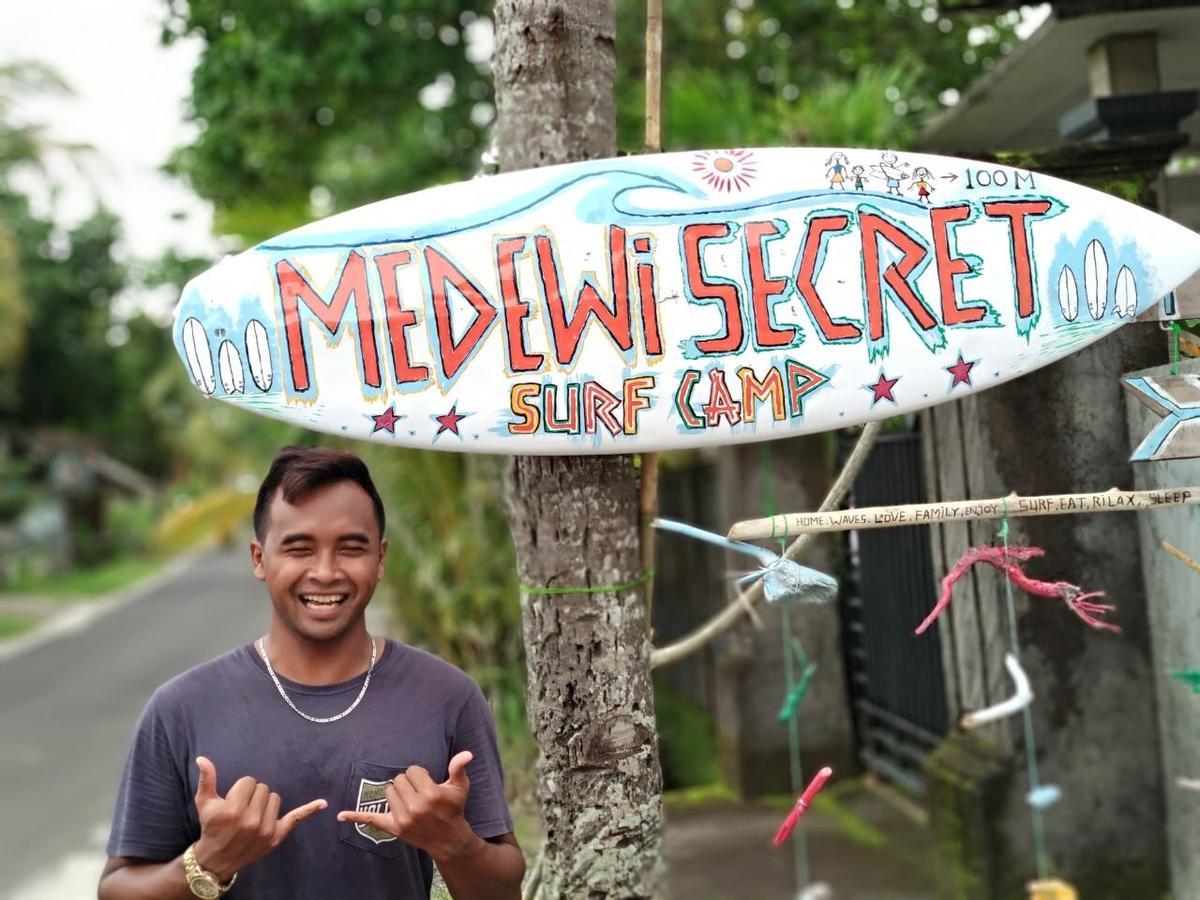 Medewi Secret Surfcamp Hotel Пулукан Екстериор снимка