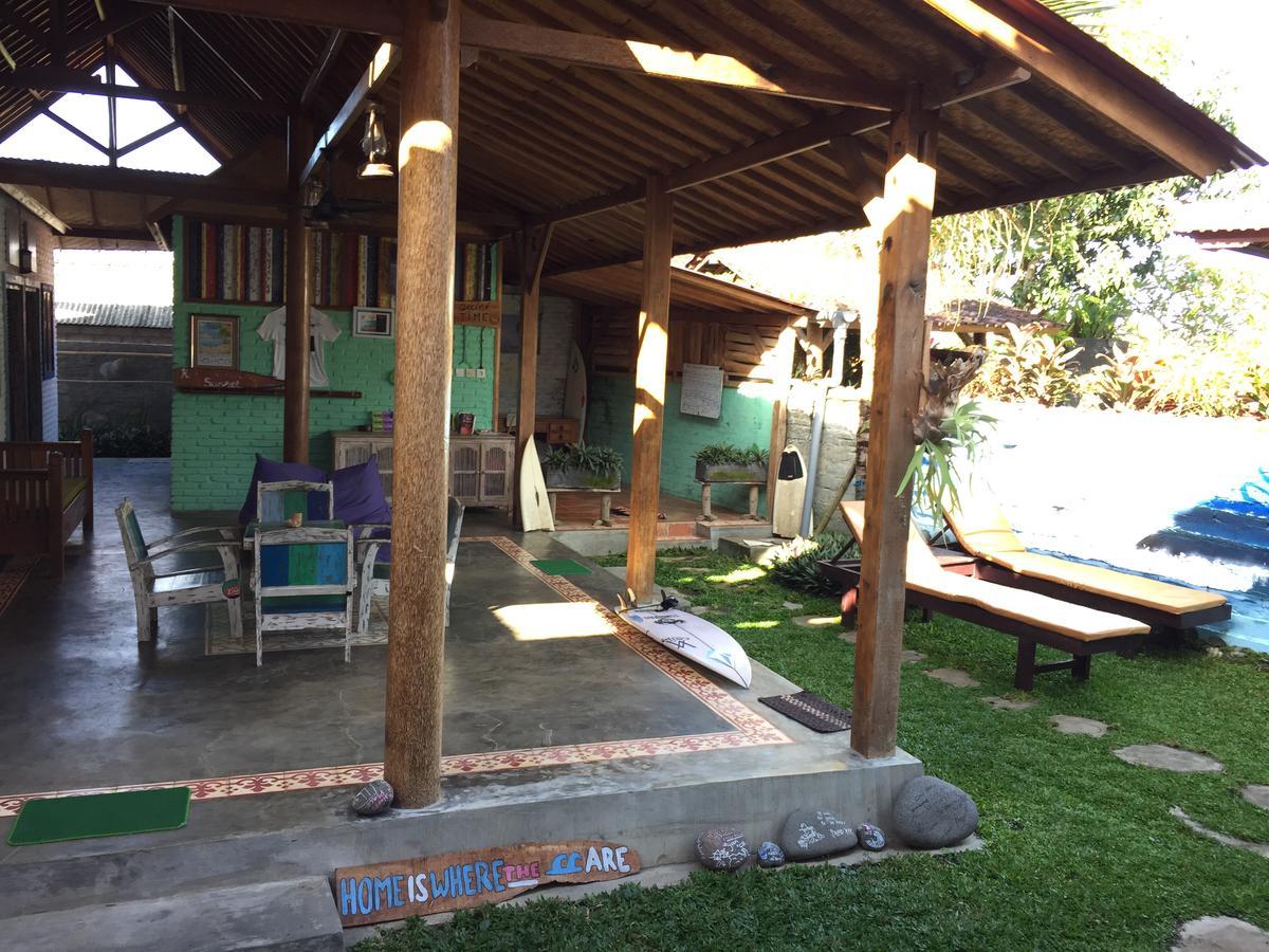 Medewi Secret Surfcamp Hotel Пулукан Екстериор снимка